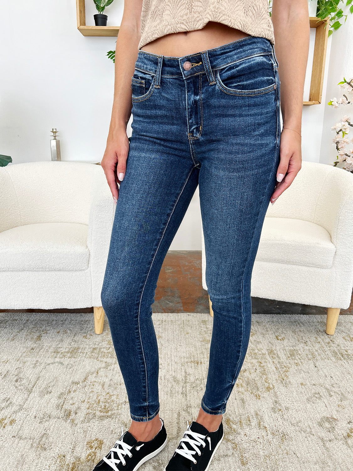 Judy Blue Handsand Skinny Jeans in Medium