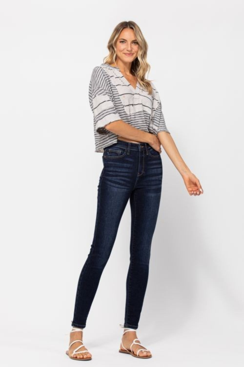 Judy Blue Handsand Skinny Jeans in Dark