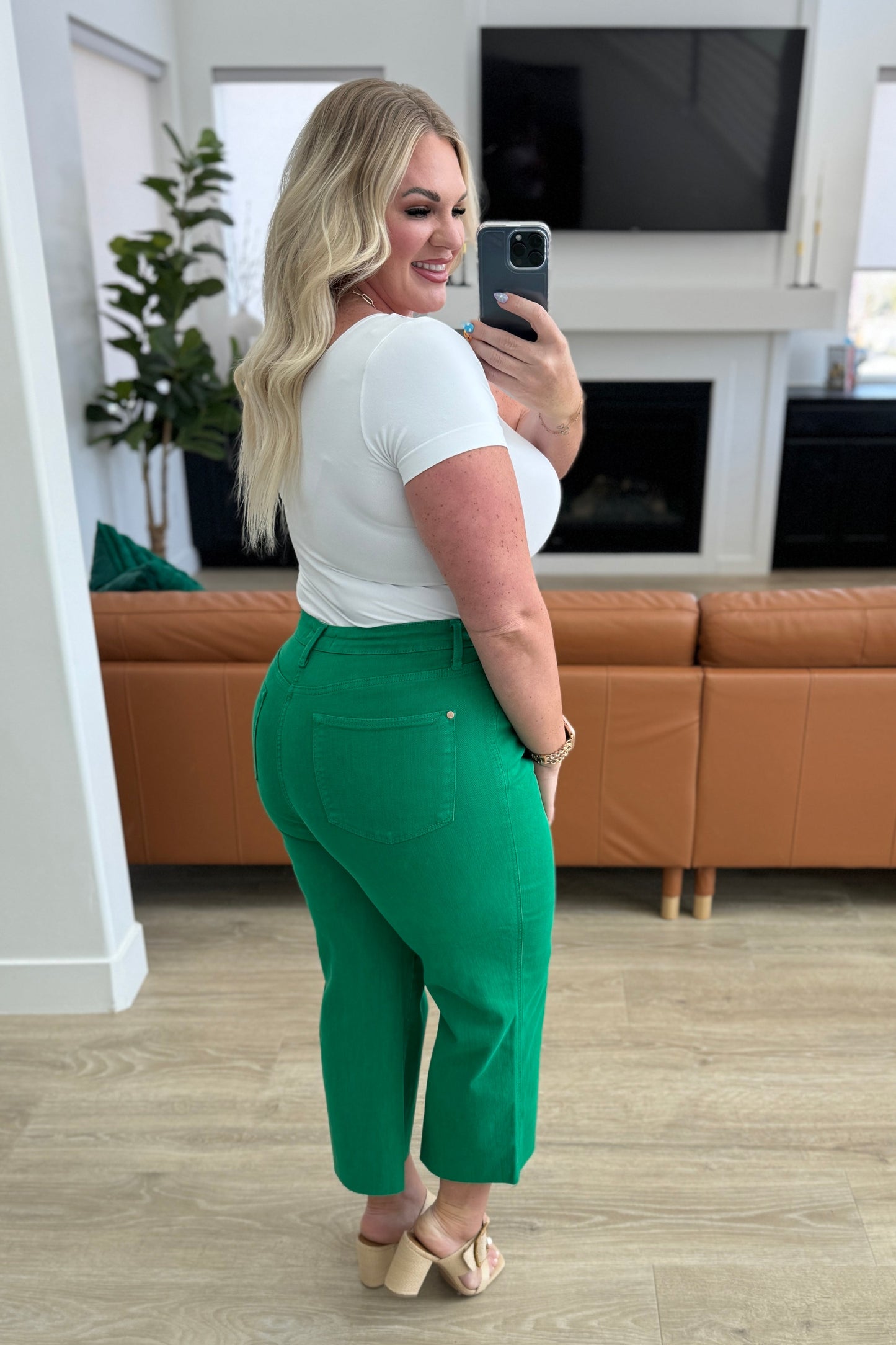 Judy Blue Lisa High Rise Control Top Wide Leg Crop Jeans in Kelly Green