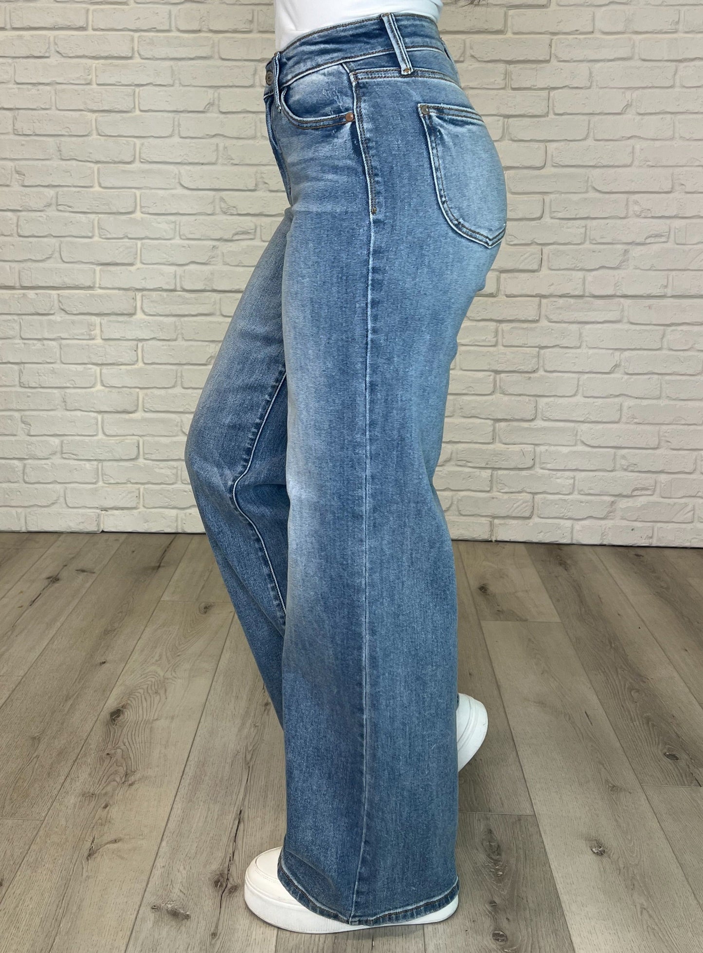 Judy Blue Karis (33") High Rise Vintage Wash Retro Wide Leg